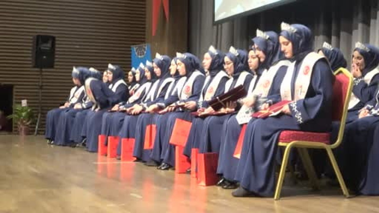Isparta'da 66 kız öğrenci hafızlık icazeti aldı