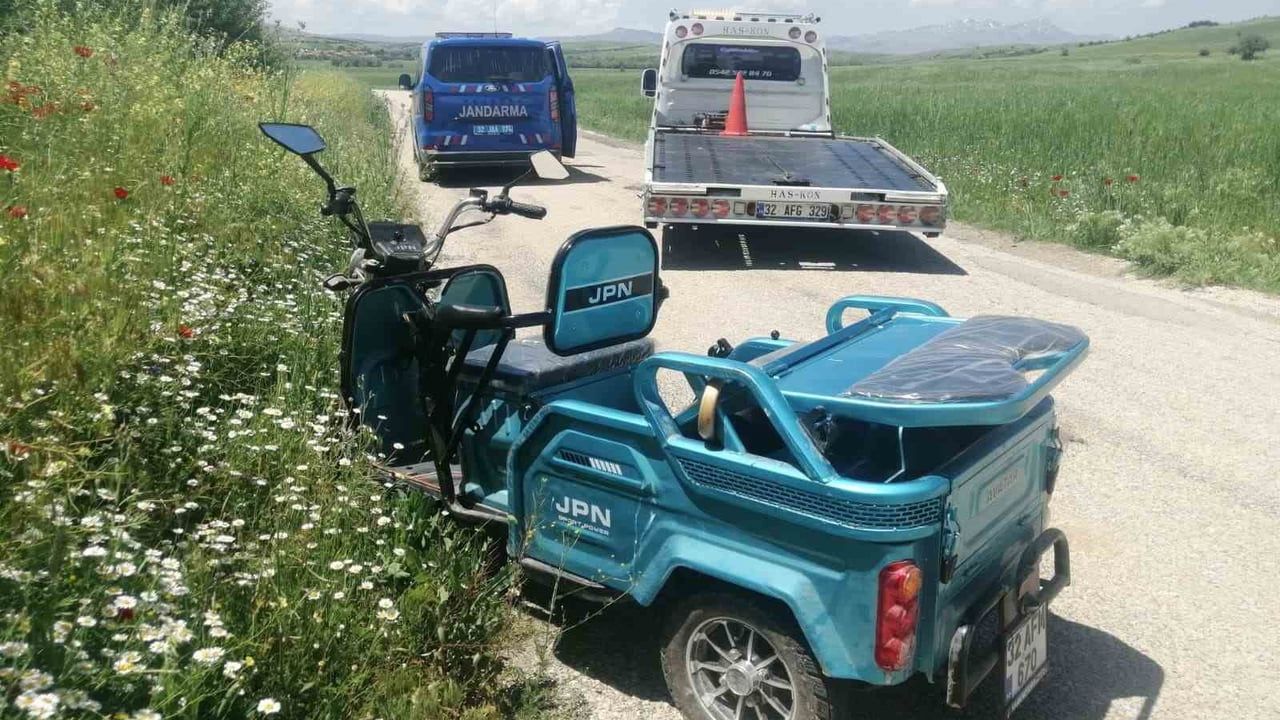 Isparta'da eşi yolcu ettikten sonra kaza yapan 75 yaşındaki adam yaşamını yitirdi