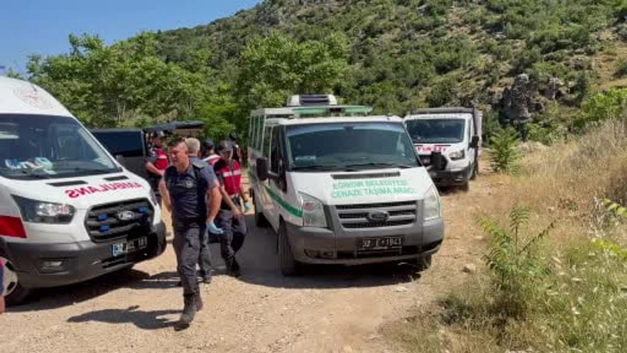 Isparta'da park halindeki araçta 2 gencin cansız bedeni bulundu