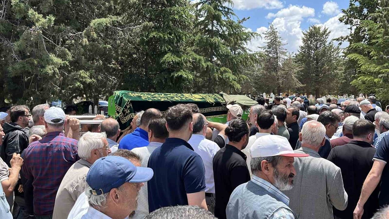 Isparta’daki kazada hayatını kaybeden Keziban Baysal son yolculuğuna uğurlandı