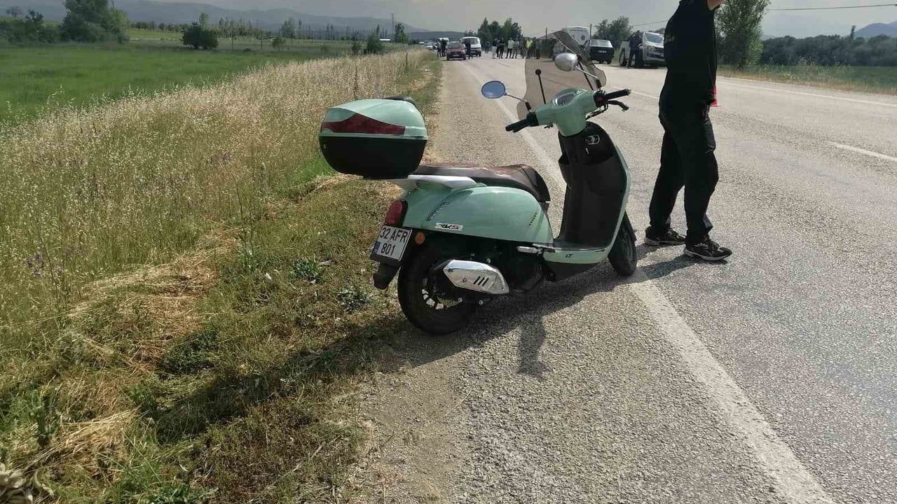 Isparta-Yalvaç kara yolunda motosiklet devrildi: Sürücü ağır yaralandı