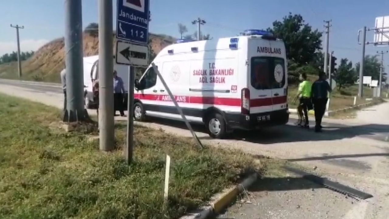 Isparta Yalvaç'ta hafif ticari araç ile otomobil çarpıştı: 1 yaralı