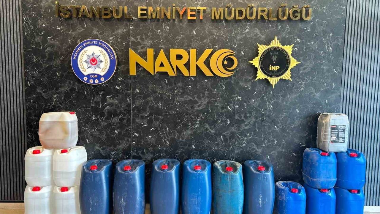 İstanbul'da Narkotik Operasyonu: Bayrampaşa ve Küçükçekmece'de 519 kg sıvı metamfetamin ele geçirildi, 5 gözaltı