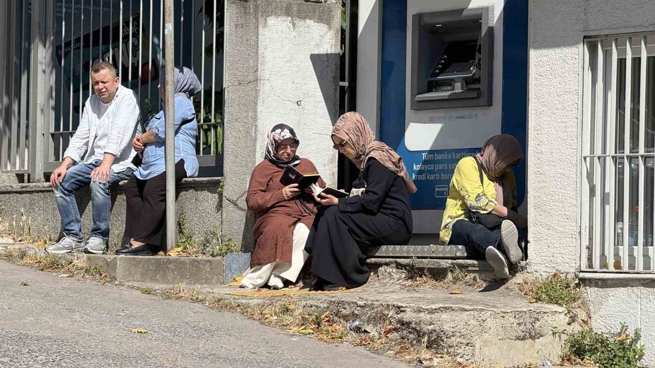 İstanbul’da YKS heyecanı: adaylar kapılar kapanmadan son anda içeri girdi