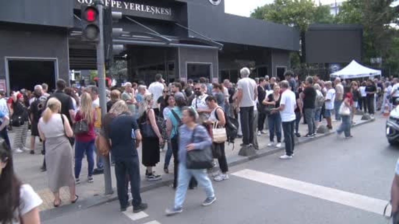 İstanbul’da YKS sınavında son dakika yetişen adaylar panik yaşadı