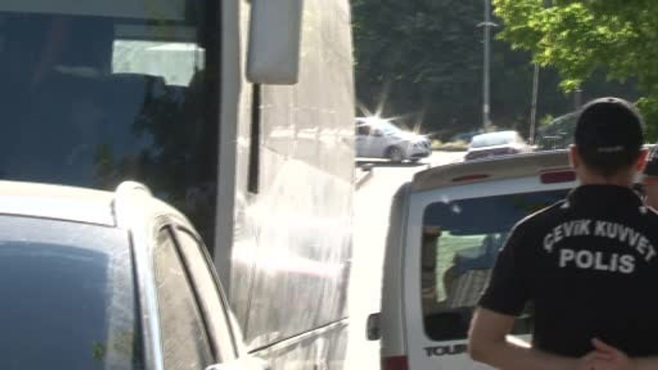 İstanbul'daki uyuşturucu operasyonunda gözaltına alınan şüpheliler adliyeye sevk edildi