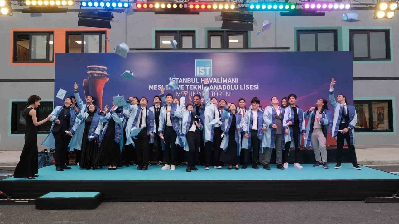 İstanbul Havalimanı Mesleki ve Teknik Anadolu Lisesi ilk mezunlarını verdi