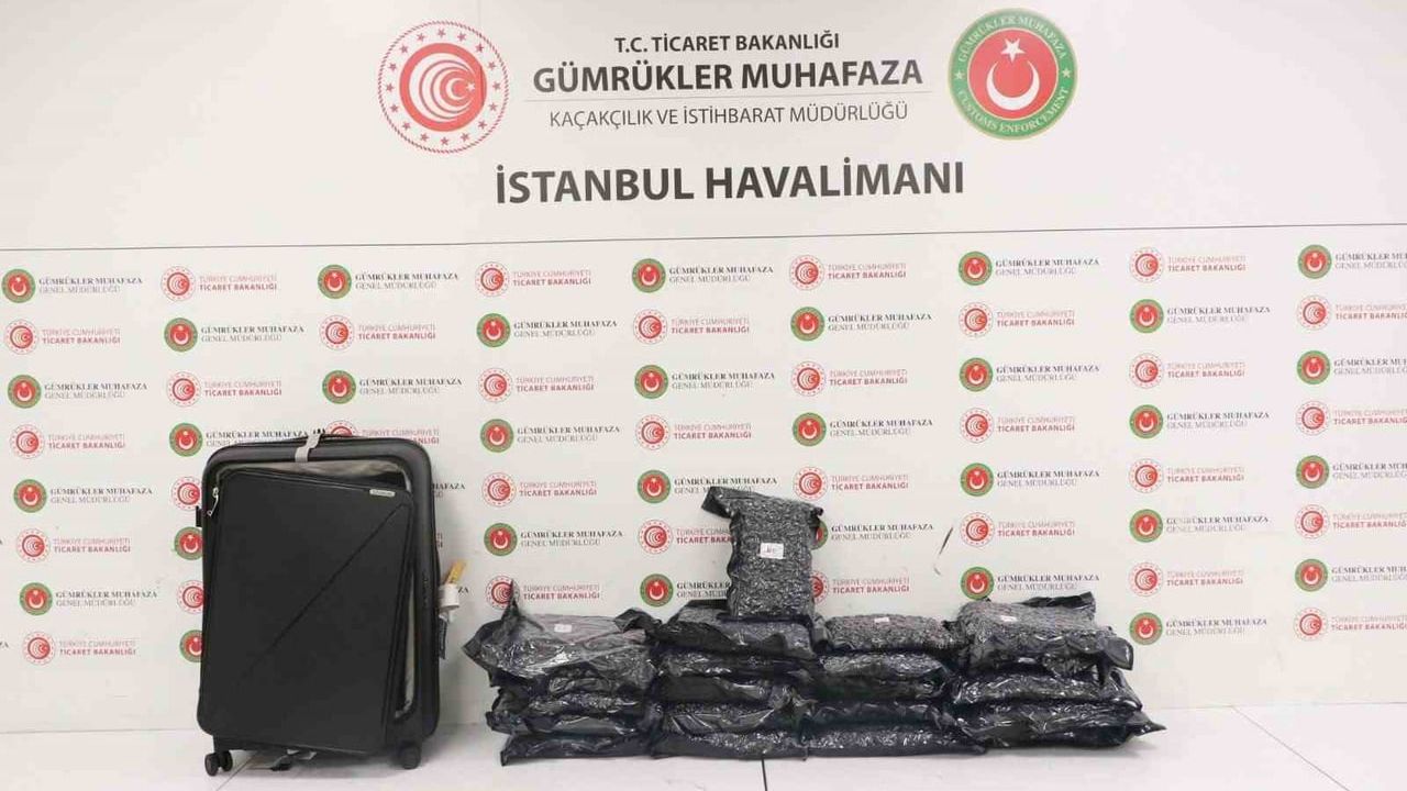 İstanbul Havalimanı'nda Gümrük Muhafaza ekiplerince 22,5 kilogram esrar ele geçirildi