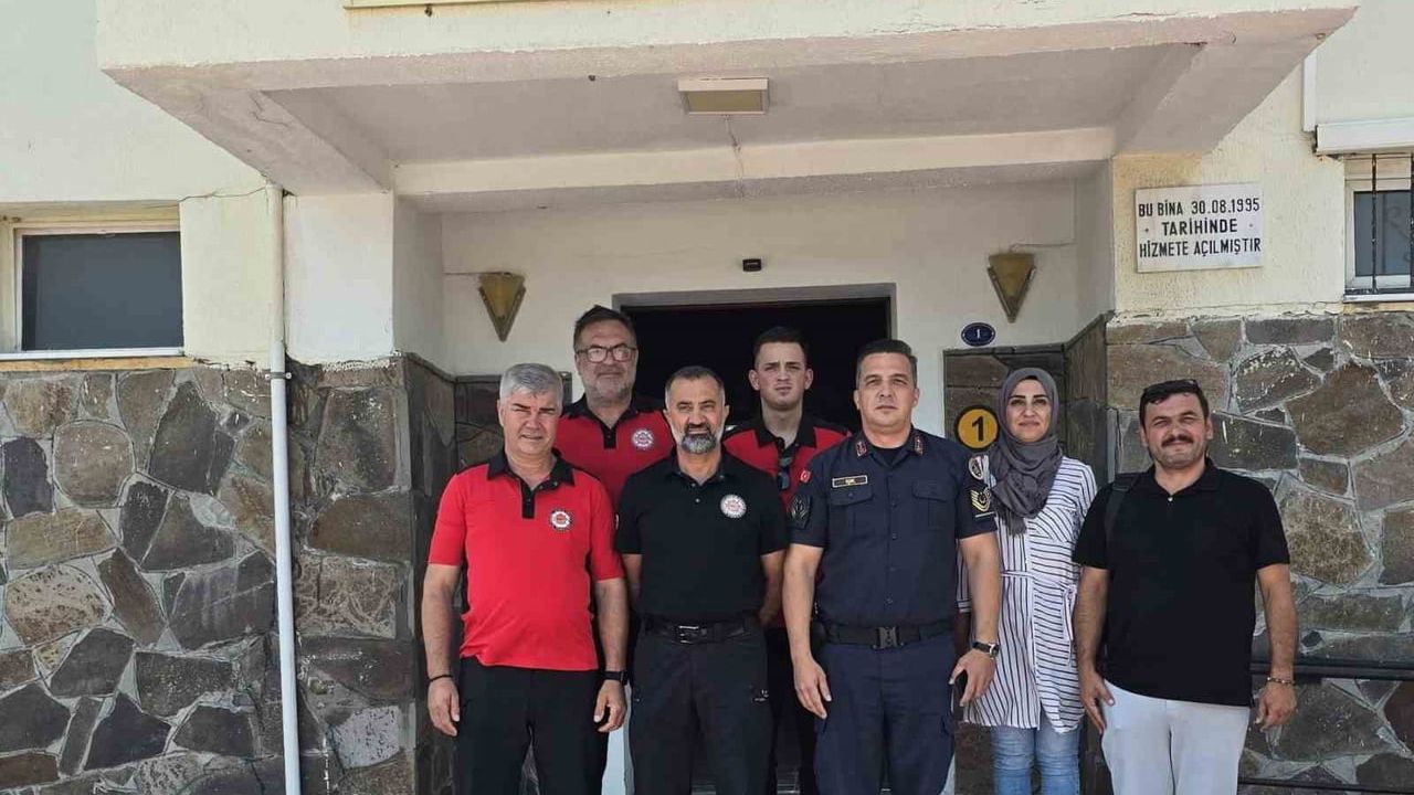 İZAKUT'tan Çandarlı jandarma'ya anlamlı ziyaret