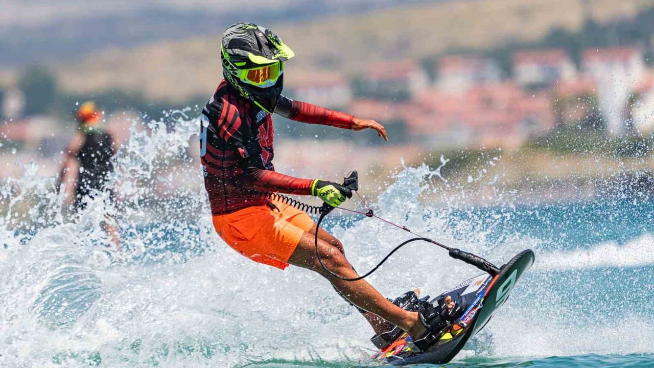 İzeltaş Dünya Motosurf Şampiyonası Çeşme Şifne'de başladı