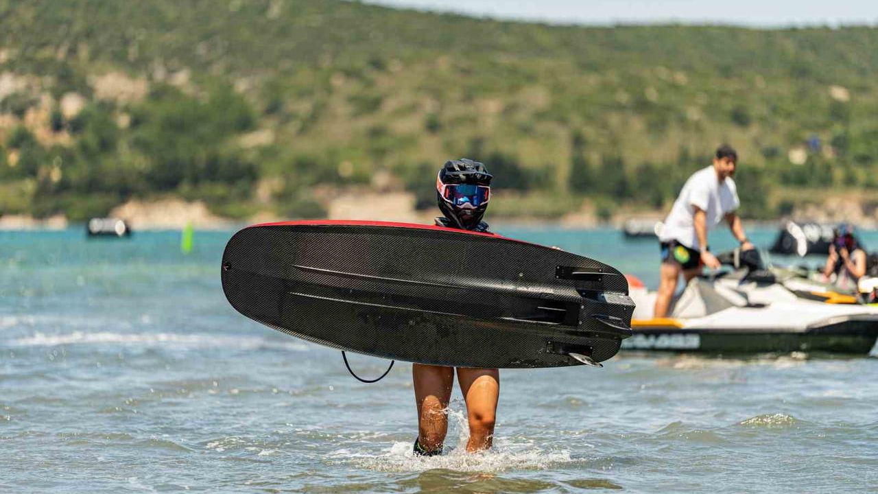 İzeltaş dünya motosurf şampiyonası'nda ilk gün serbest antrenmanlar tamamlandı