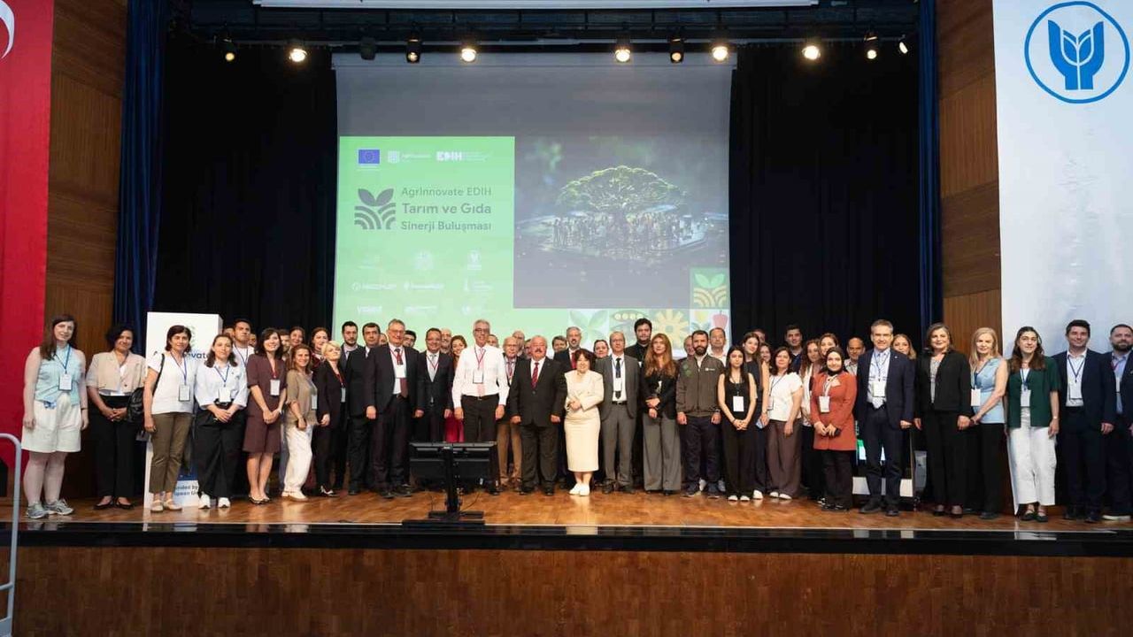 İzmir’de AgrInnovate Zirvesi: Tarımda Dijital Dönüşüm, Yapay Zekâ ve Veri Analitiği Ele Alındı