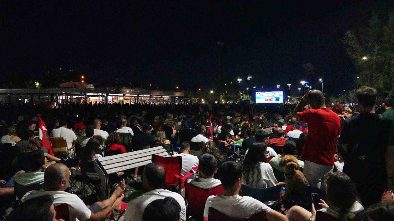 İzmir'de dünya kupası heyecanı dev ekranlarda yaşanacak