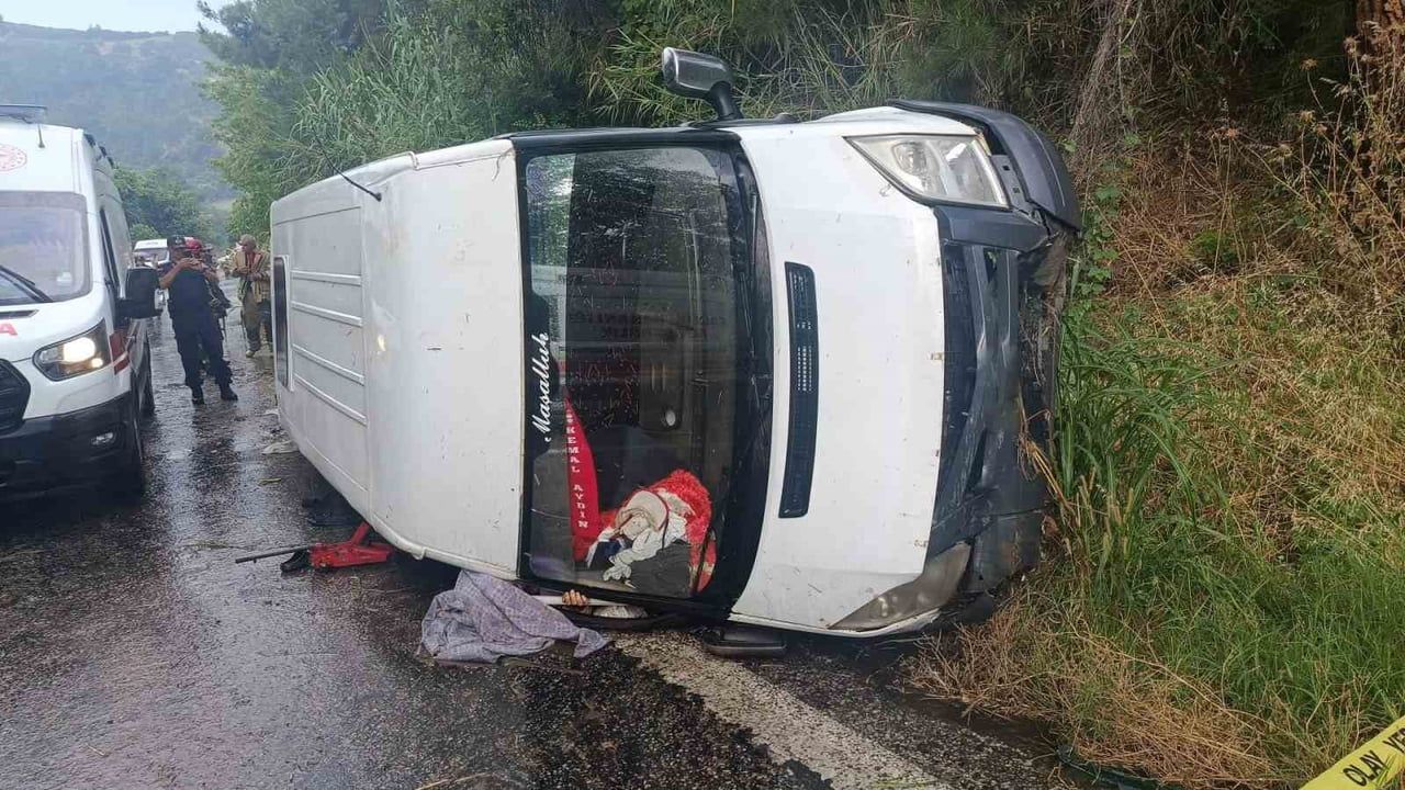 İzmir'de işçi servisi devrildi: 1 ölü, 2'si ağır 10 yaralı