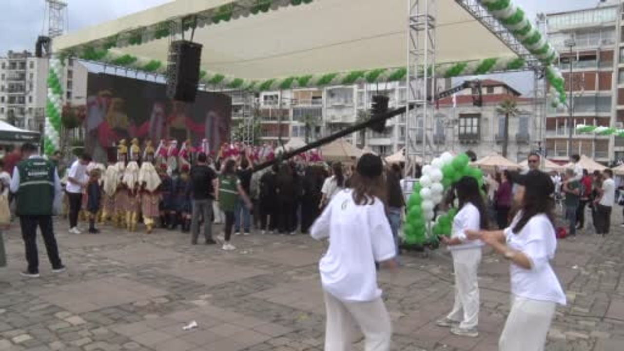 İzmir’de öğrenciler Yeşilay bağımsızlık festivalinde buluştu