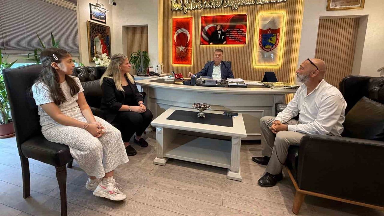 İzmir'de taksici, burnu kanayan 10 yaşındaki çocuğu dakikalar içinde hastaneye yetiştirdi
