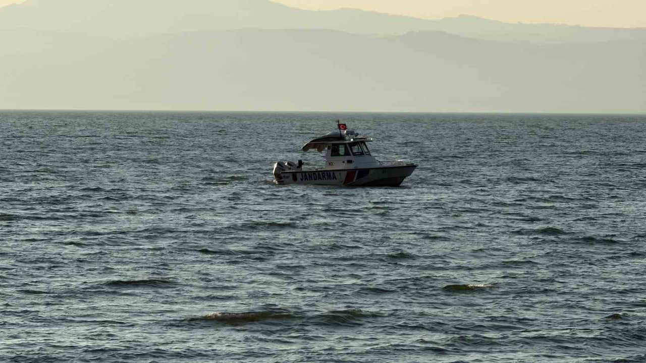 İznik Gölü'nde akıntıya kapılan emekli polis hayatını kaybetti; 8 yaşındaki oğlu kurtarıldı