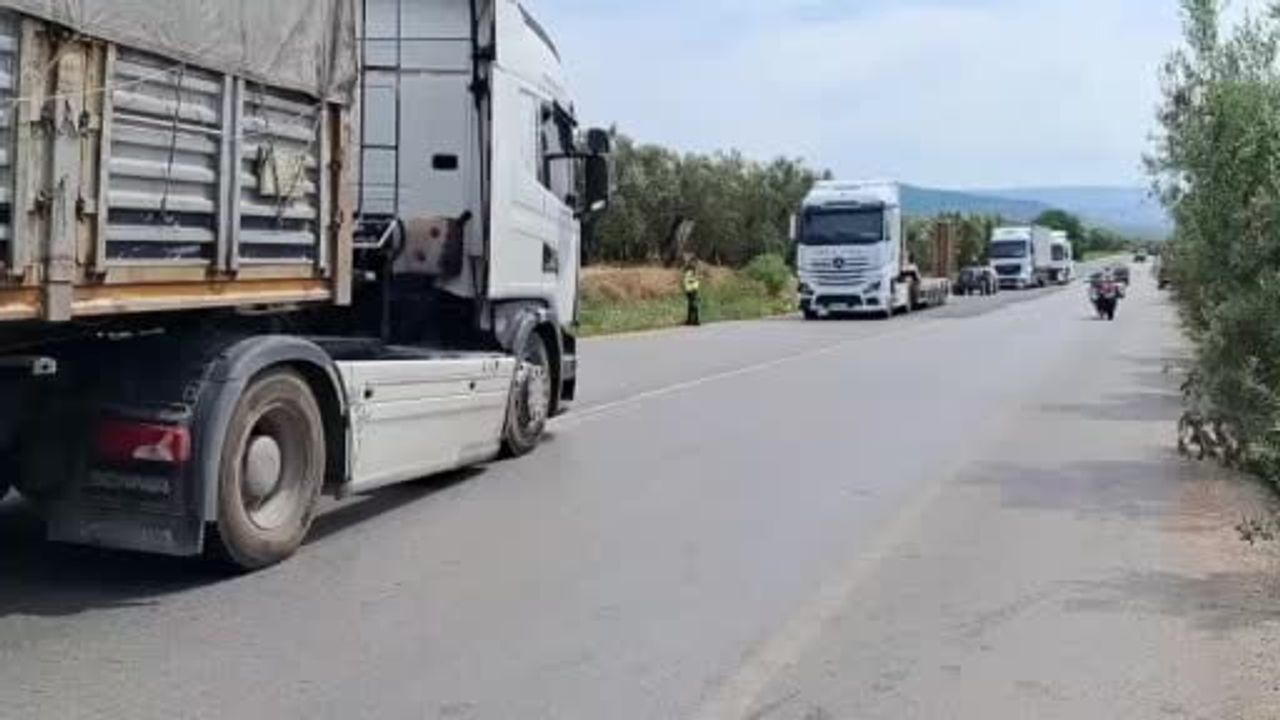 İznik'te kömür yüklü iki tır çarpıştı — yaralanma yok, trafik normale döndü