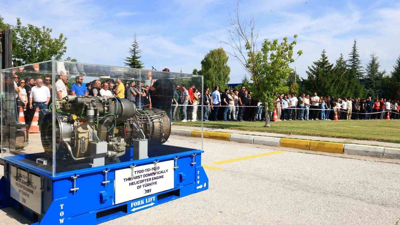 Jandarma T70 Helikopteri TEI Eskişehir Yerleşkesi üzerinde selamlama uçuşu yaptı