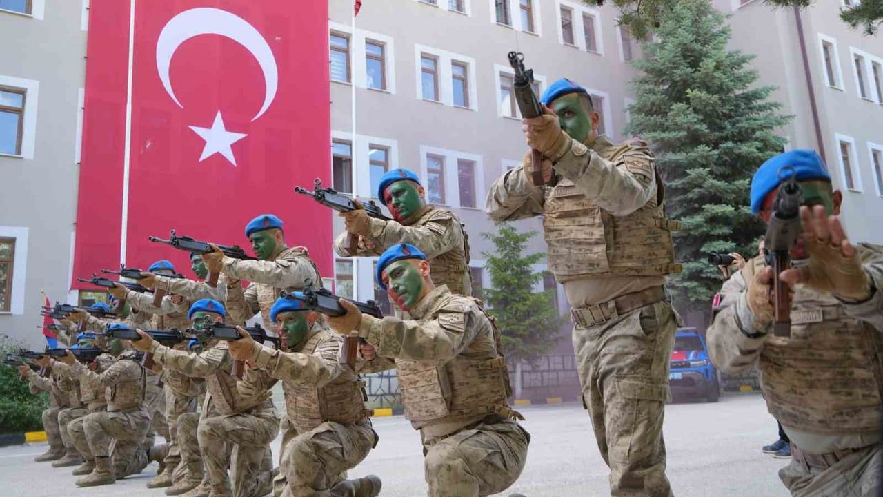 Jandarma teşkilatının 187'nci yılı Bayburt'ta tüfekli gösteriyle kutlandı