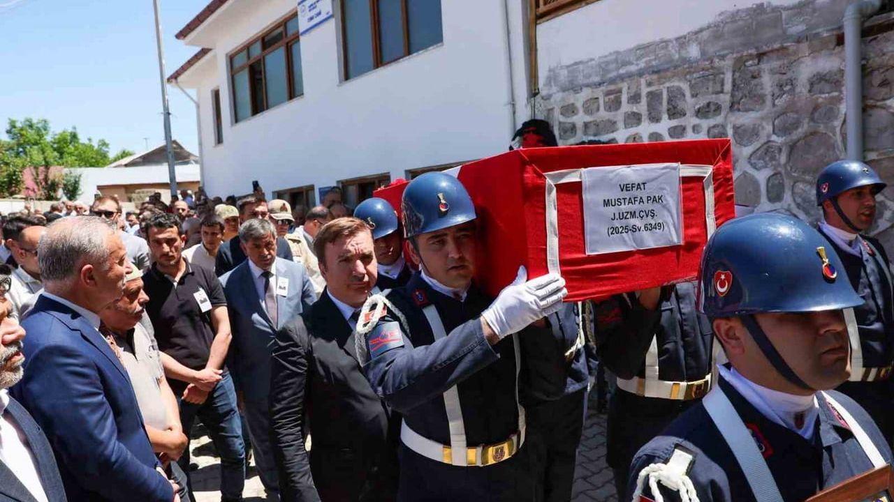 Jandarma uzman çavuş Mustafa Pak Erzincan'da toprağa verildi