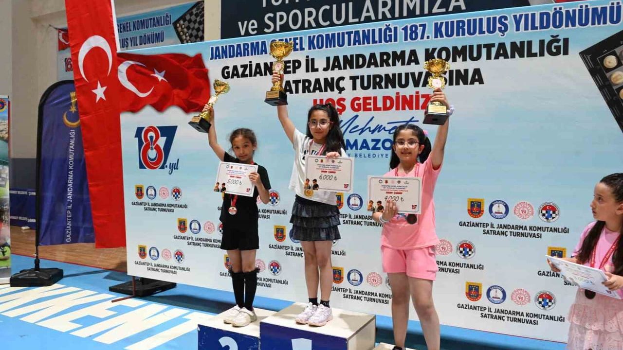 Jandarmadan ödüllü satranç turnuvası