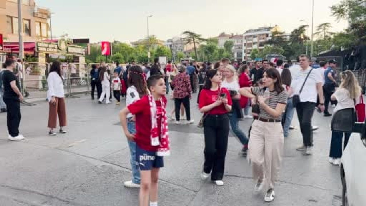 Kadıköy'de A Milli Takım-Kuzey Makedonya Maçı: Taraftar Yoğun İlgi Gösterdi
