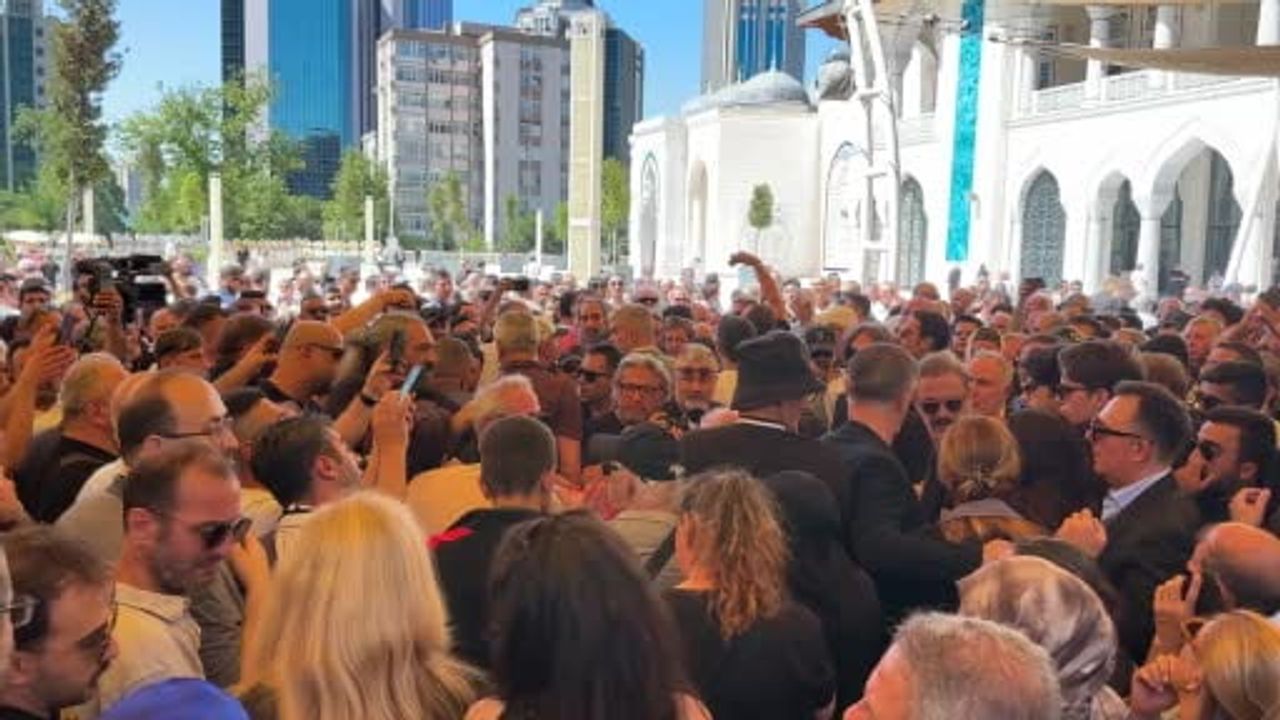 Kadir İnanır için Levent'te cenaze töreni düzenleniyor