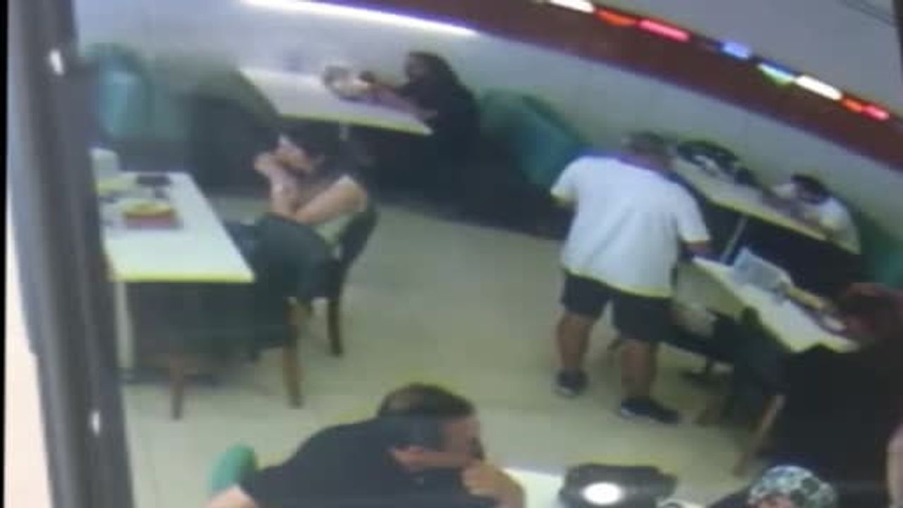 Kağıthane'de lokantada yemek sırasında düşen altını alıp kaçtı