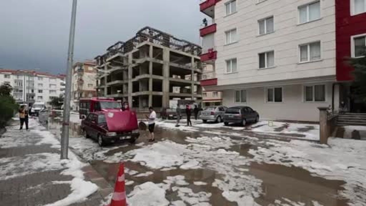 Kahramankazan’da dolu yağışı sonrası bazı evleri su bastı