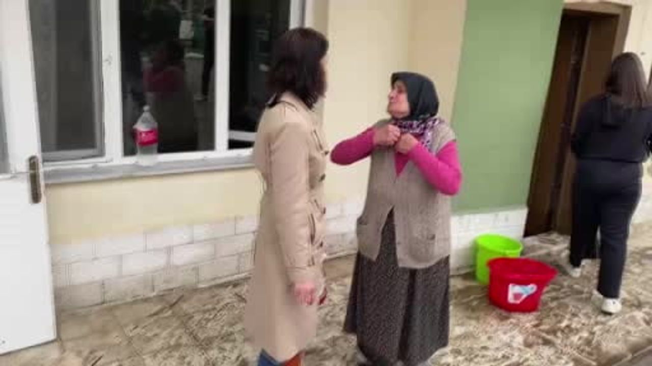 Kahramankazan'da sağanak yağış yaşlı çiftin evi sular altında kaldı
