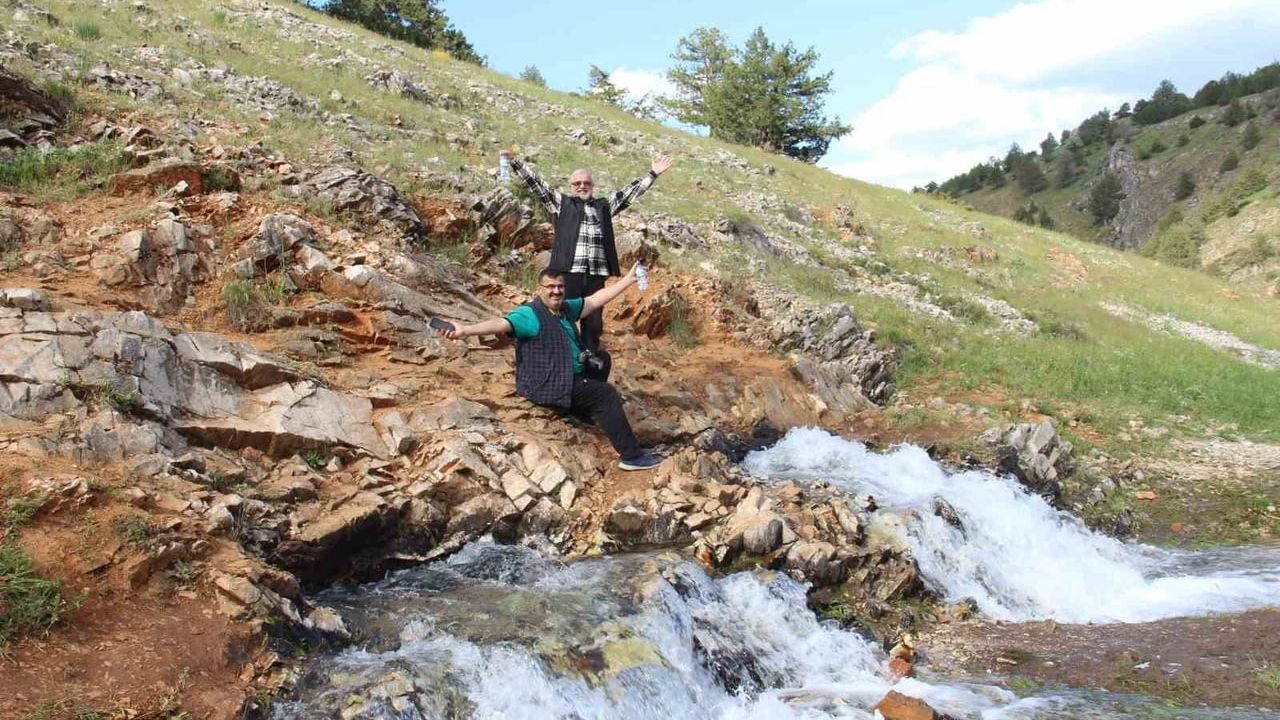Kahramanmaraş Göksun'da Kayaların Arasından Fışkıran Doğal Kaynak Suyu Ziyaretçi Çekiyor