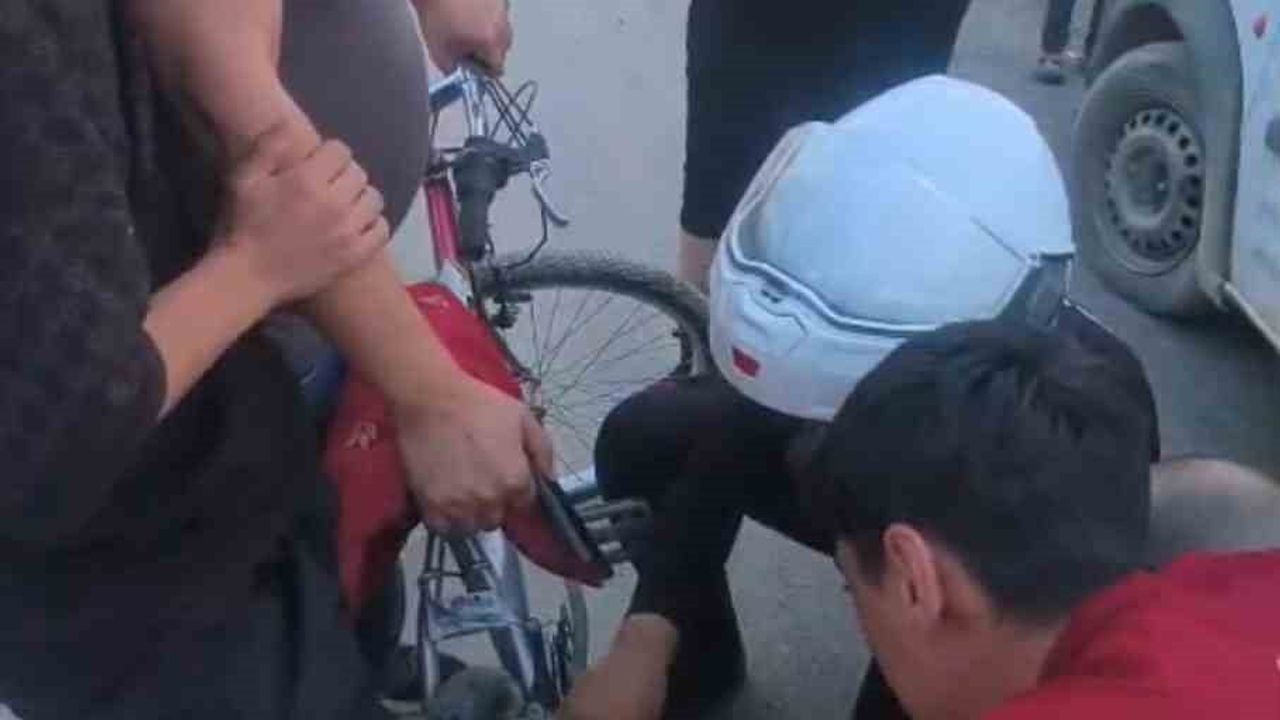 Kahramanmaraş'ta bisikletin jantına ayağı sıkışan 15 yaşındaki çocuk Yunus polisleri ve vatandaşlar tarafından kurtarıldı