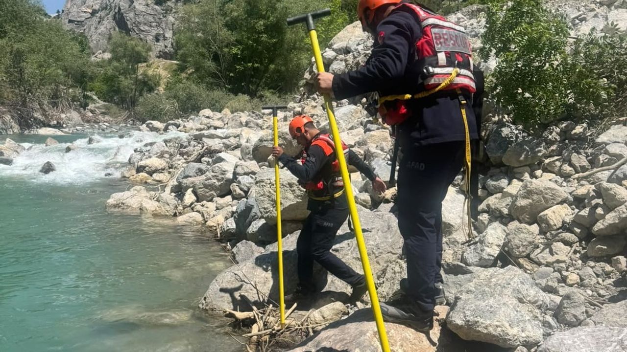 Kahramanmaraş'ta Ceyhan Nehri'nde kaybolan Sekman Aktaş için 6. gün arama çalışmaları sürüyor