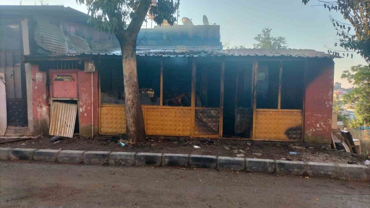 Kahramanmaraş’ta mobilyacılık yapan iş yerinde yangın