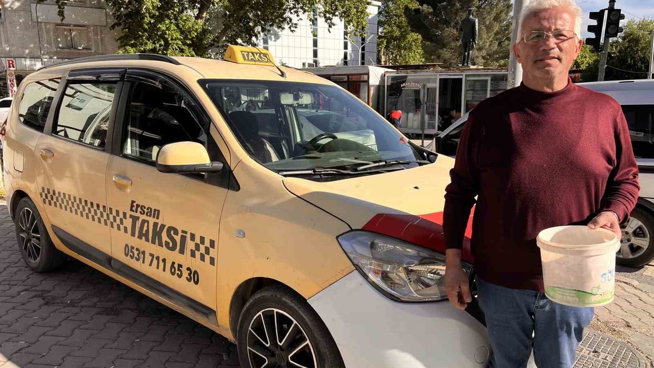 Kahramanmaraş'ta taksici esnafının yol arkadaşı güvercinler