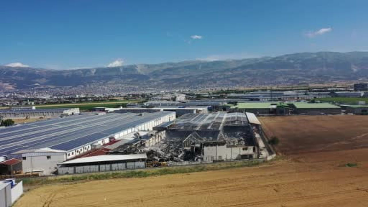 Kahramanmaraş’ta tekstil fabrikasındaki yangının yol açtığı hasar görüntülendi