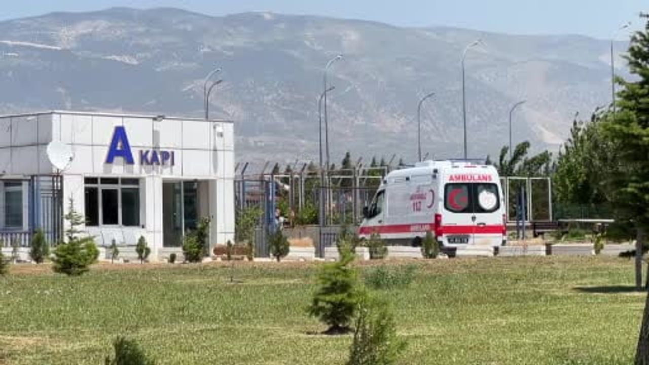 Kahramanmaraş'taki okul saldırısında ağır yaralanan 11 yaşındaki öğrenci ambulans uçakla Ankara'ya sevk edildi
