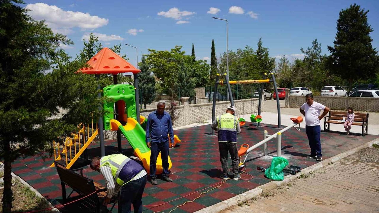 Kahta Belediyesi'nden Özel Eğitim Okuluna Çocuk Oyun Grubu Desteği