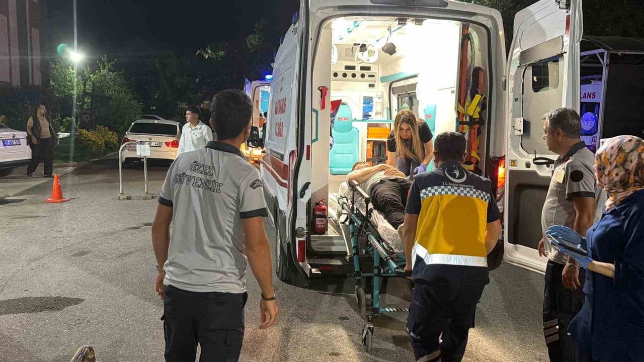 Kahta'da bıçaklı kavga: H.Y.Ç. (19) göğsünden yaralandı