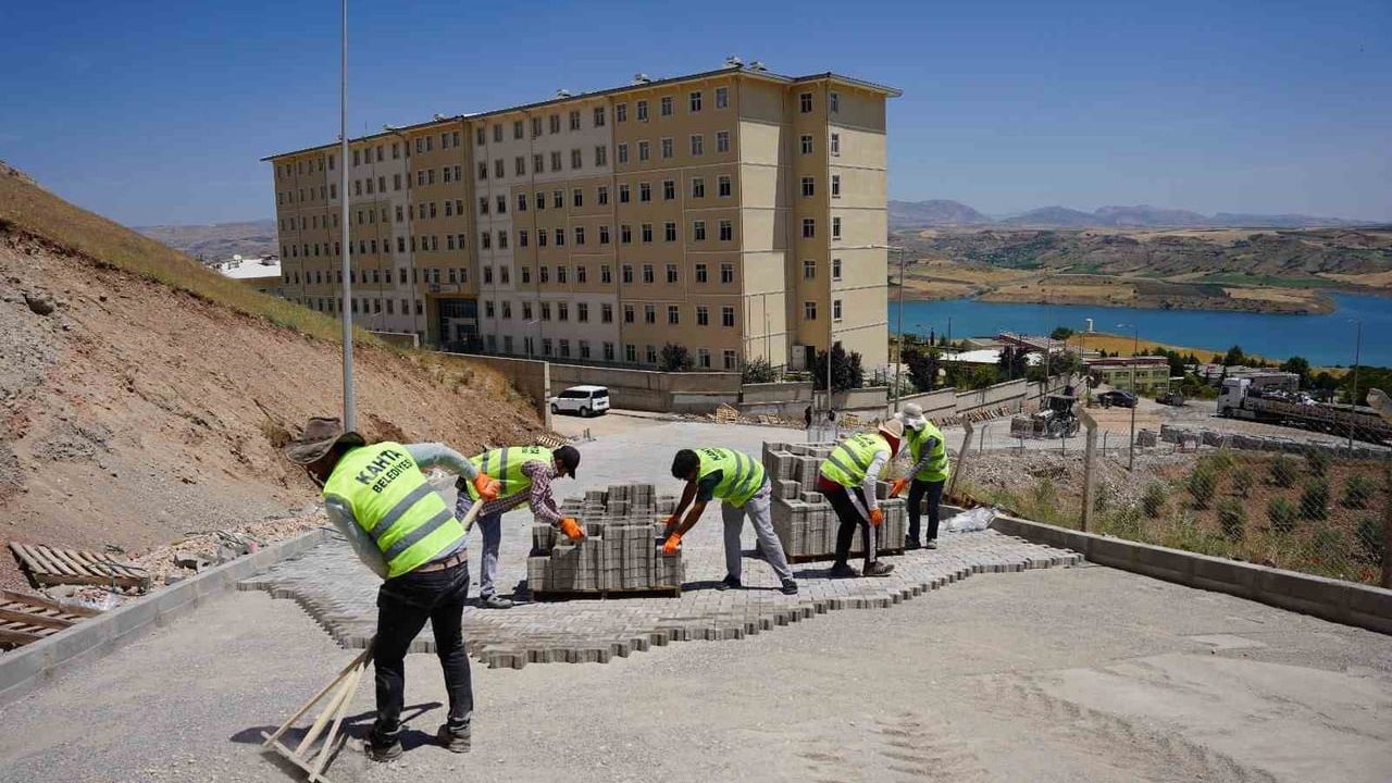 Kahta MYO yolu yeni yüzüyle hizmete sunuldu