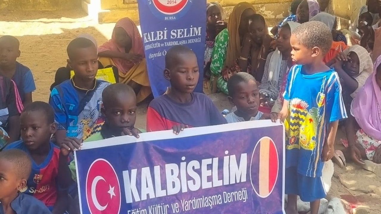 Kalbi Selim Derneği Çad Encemena'da Yetimlere Kurban ve Su Yardımı Yaptı
