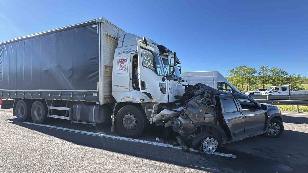 Kamyon cipi önüne katarak sürükledi: 2 kişi yaralandı
