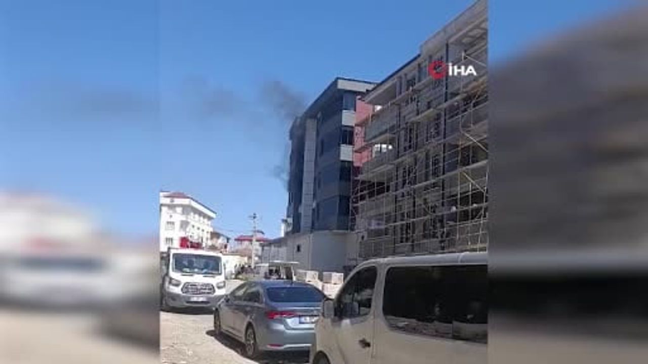 Kapaklı'da balkonda ateşle oynayan çocukların çıkardığı yangında 1 kişi yaralandı