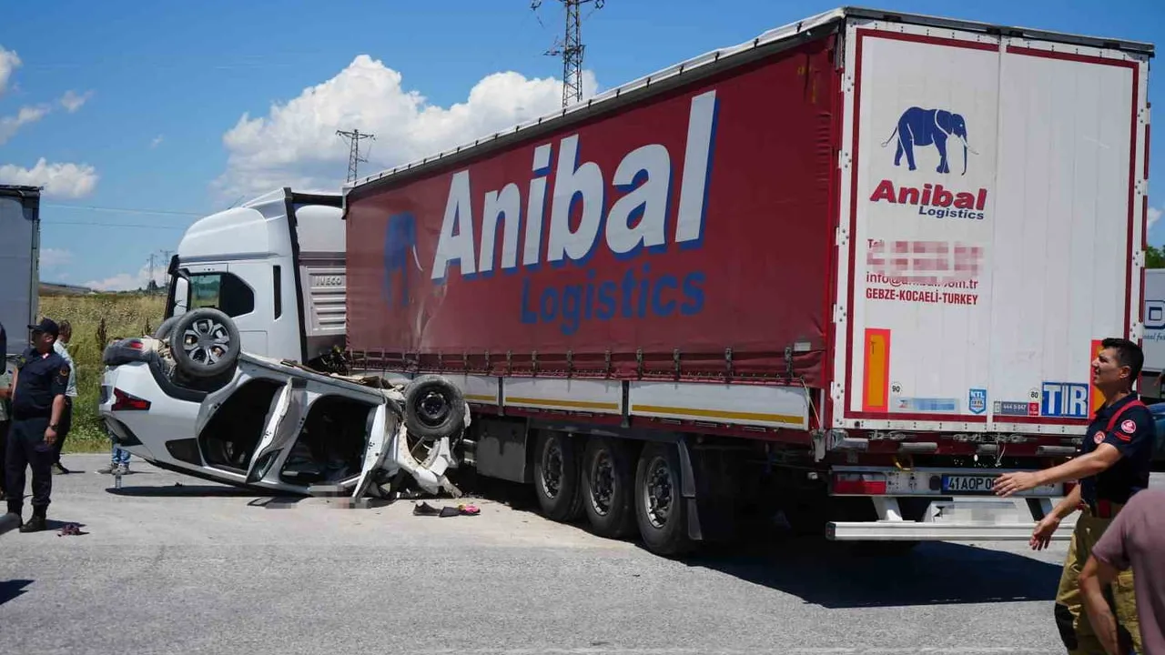 Kapıkule yolunda suv ile tır çarpışması: 2’si ağır 3 yaralı