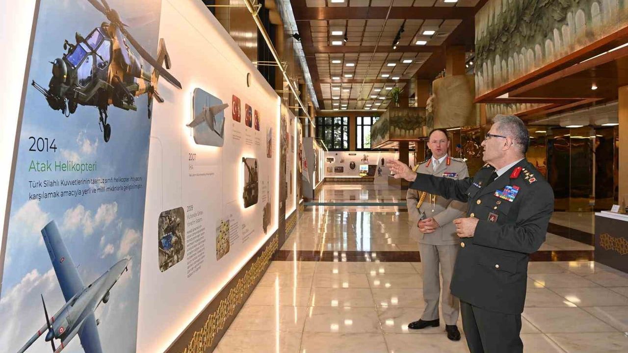 Kara kuvvetleri komutanı Tokel, Birleşik Krallık komutanı Walker ile görüştü