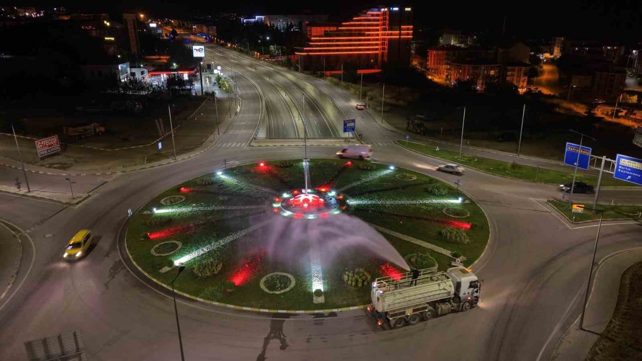 Karabük Belediyesi içme suyu kullanmadan yeşil alanları kuyu suyu ile suluyor