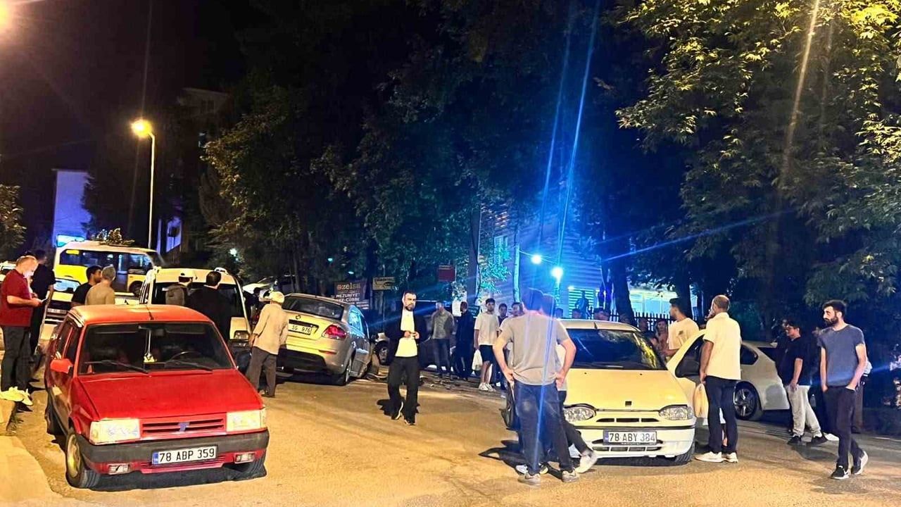 Karabük'te 5 aracın karıştığı zincirleme kaza: Güvenlik kamerası görüntüleri ortaya çıktı