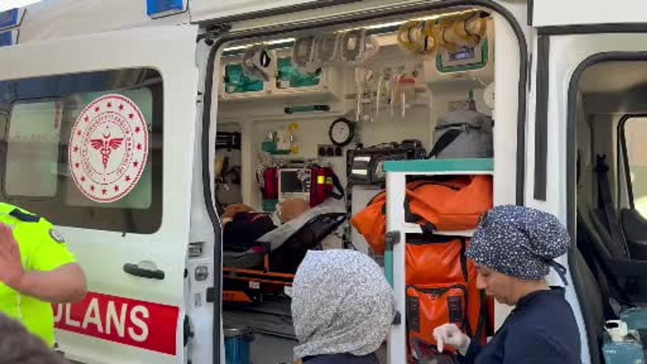 Karabük’te aküsü biten aracı iterken duvar ile araç arasında sıkıştı