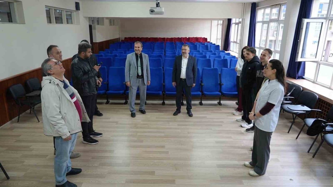 Karabük Üniversitesi Rektörü Prof. Dr. Fatih Kırışık, Tıp Fakültesi Ek Hizmet Binası'nda eğitim ve çalışma alanlarını inceledi